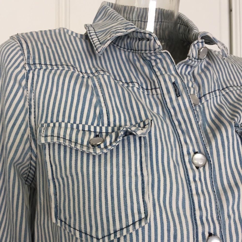 Button Down Conductor Shirt - Picture 3 of 10